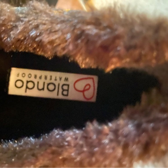 Blondo Waterproof Slip On Sneakers Size 10 - Picture 4 of 6